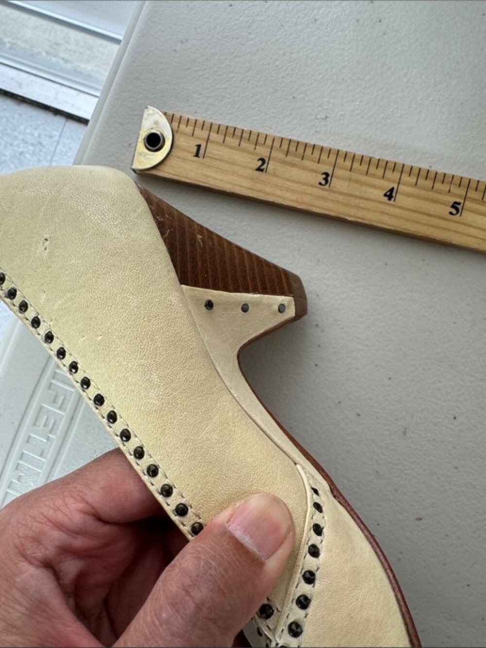 Frye Ivory Studded Peep Toe Low Heel Retro Size 8 Leather Boho Cottagecore - Picture 9 of 14